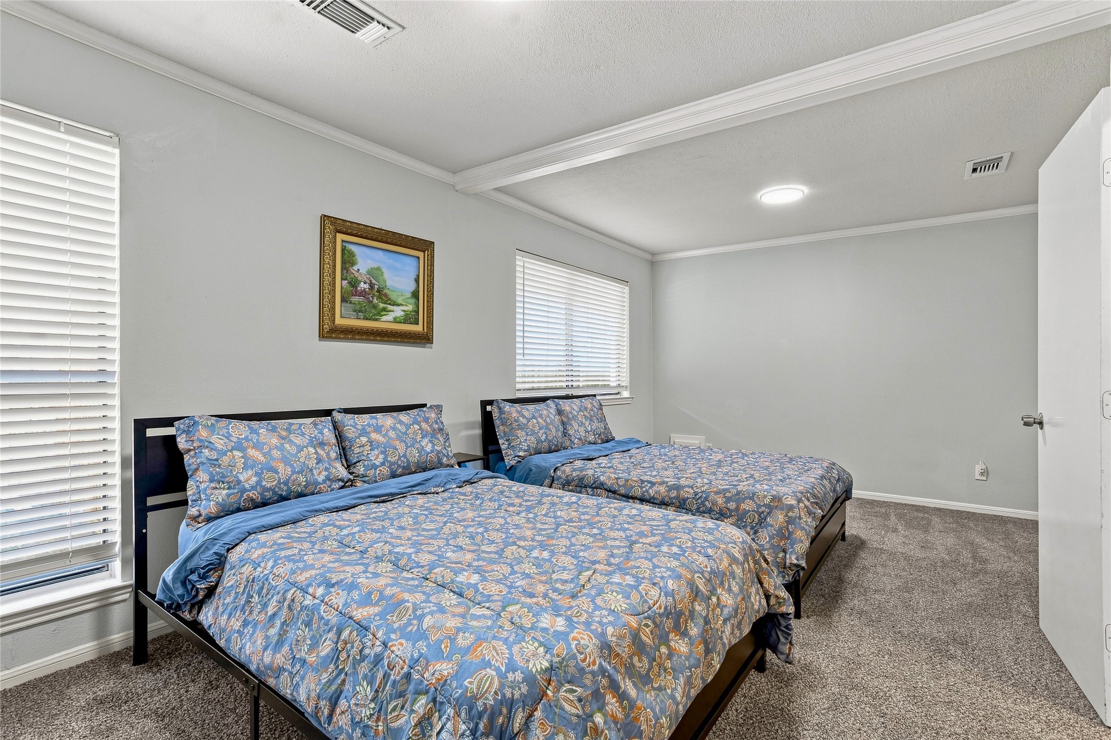 6813 Hickory Creek