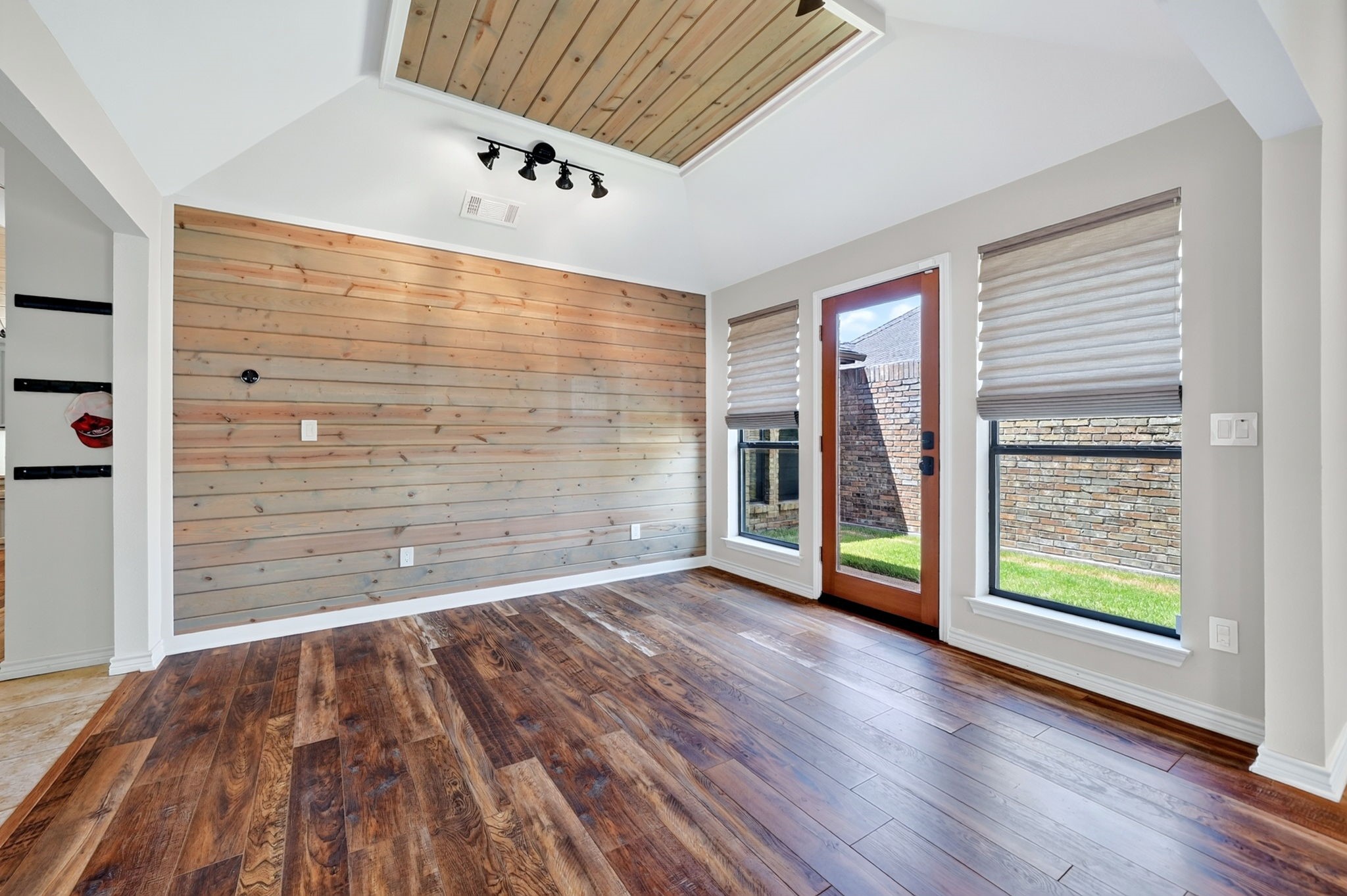 806 Oakway Court