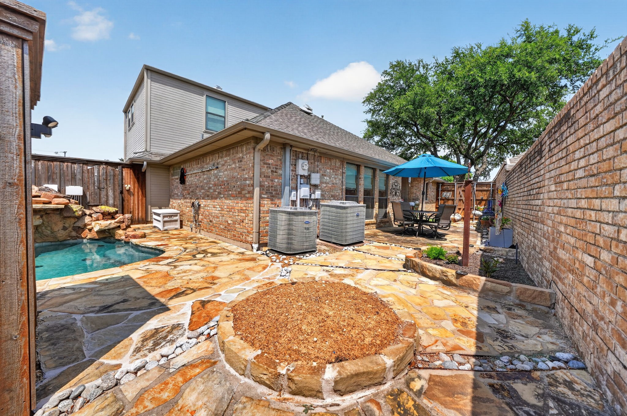 806 Oakway Court