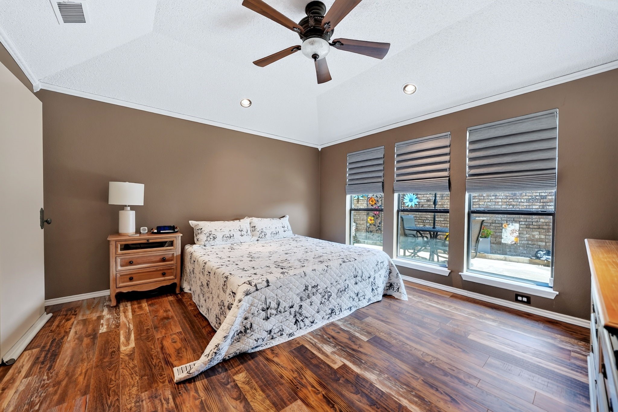 806 Oakway Court