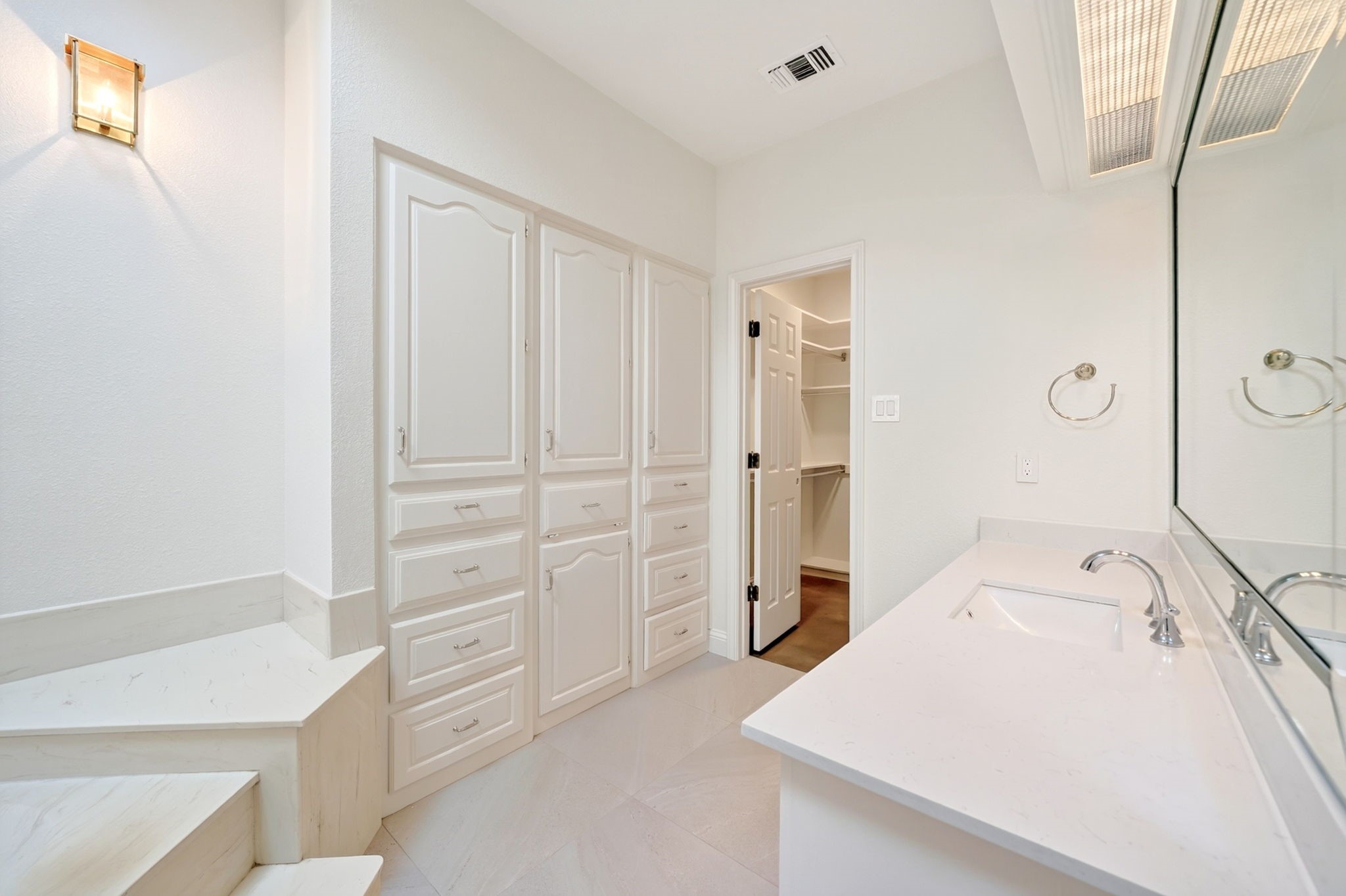 10101 Bridgegate Lane