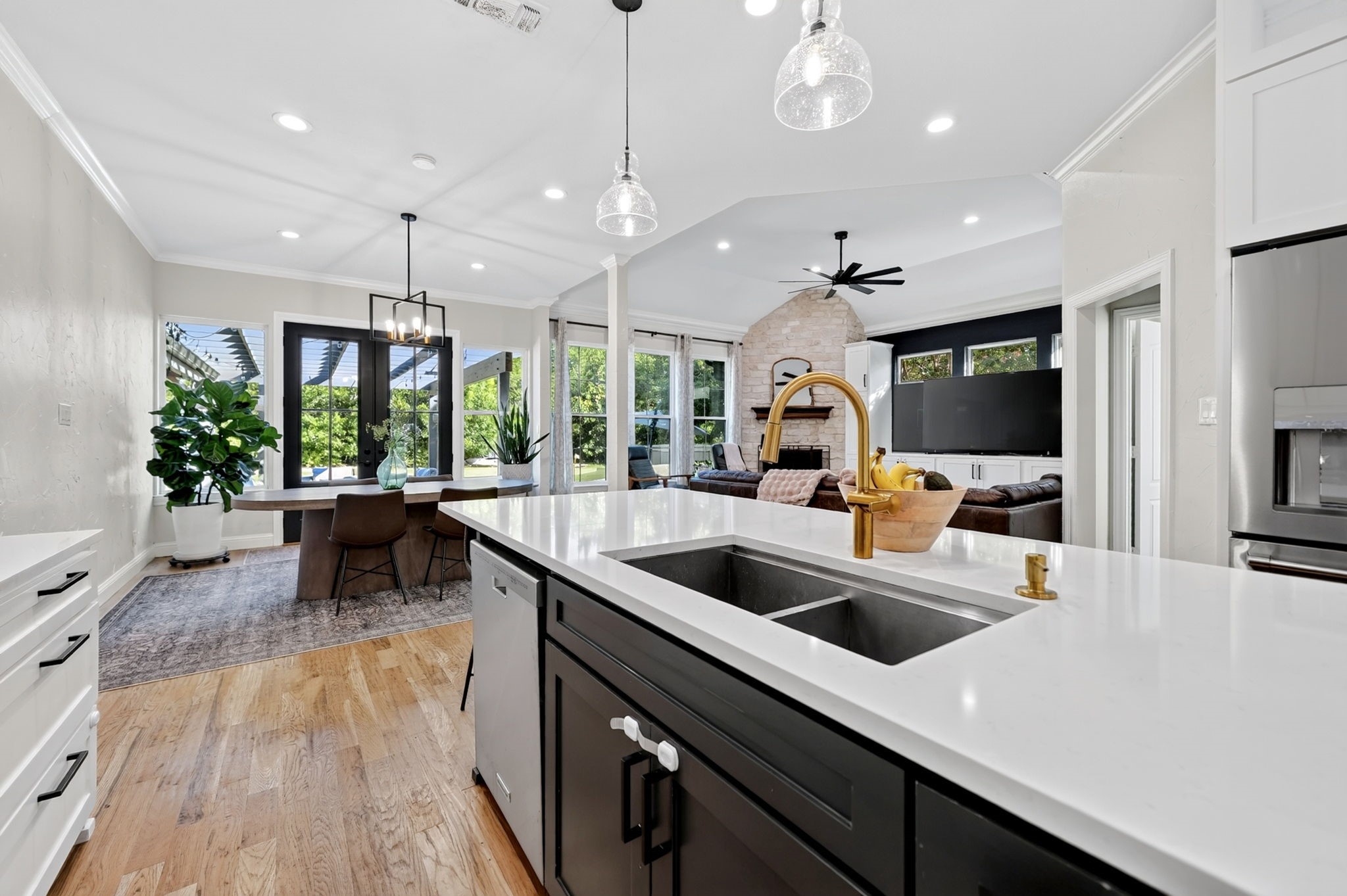 813 Windlake Circle