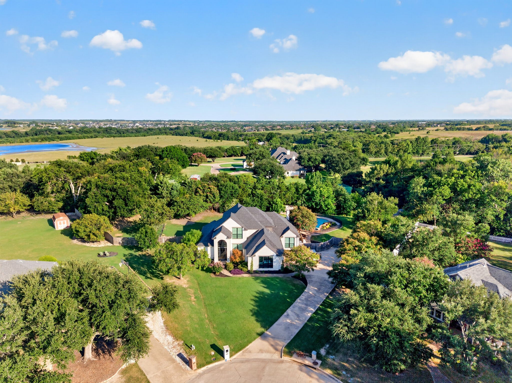 813 Windlake Circle