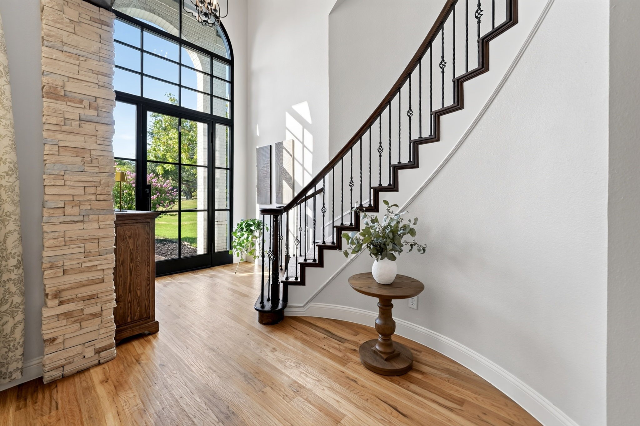 813 Windlake Circle