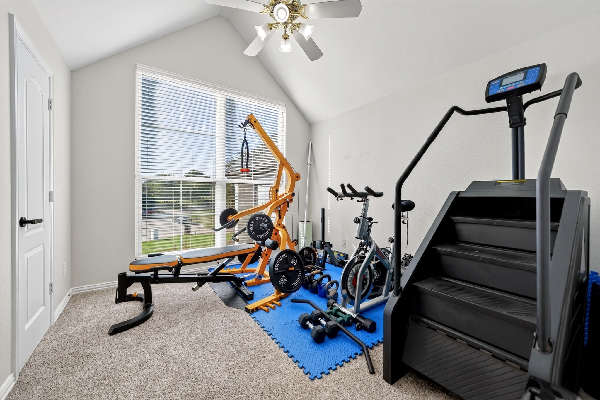 813 Windlake Circle