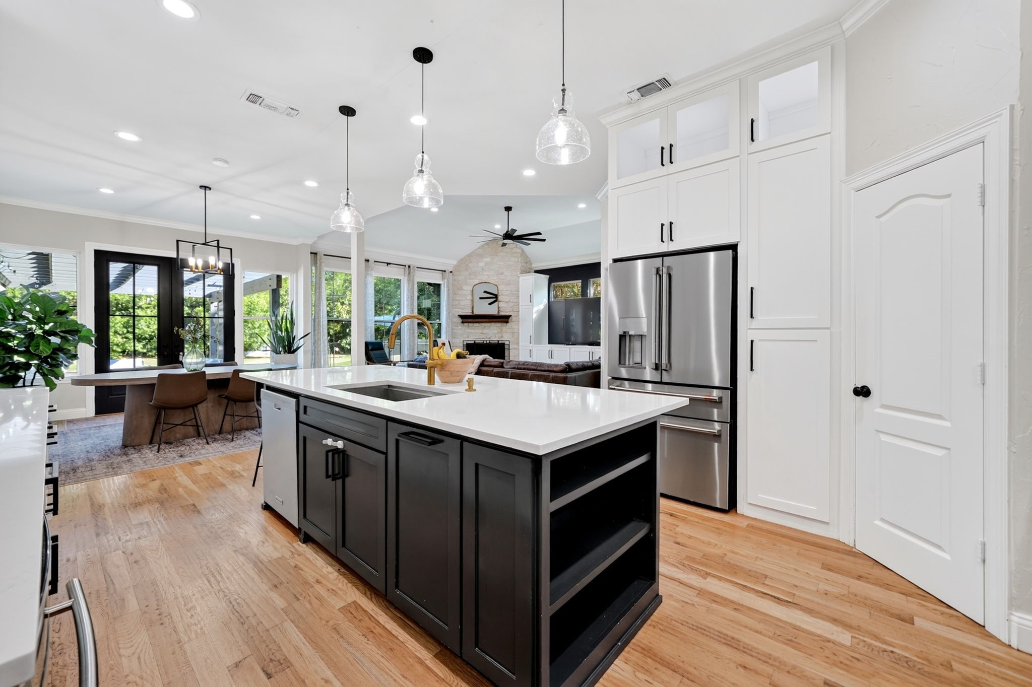 813 Windlake Circle
