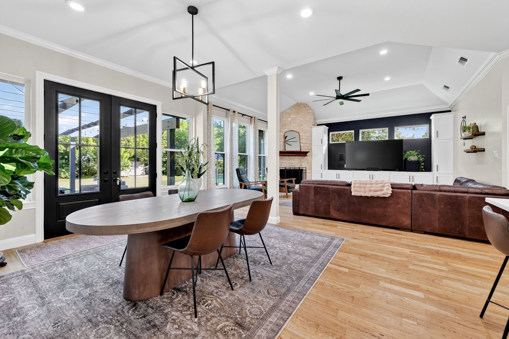 813 Windlake Circle