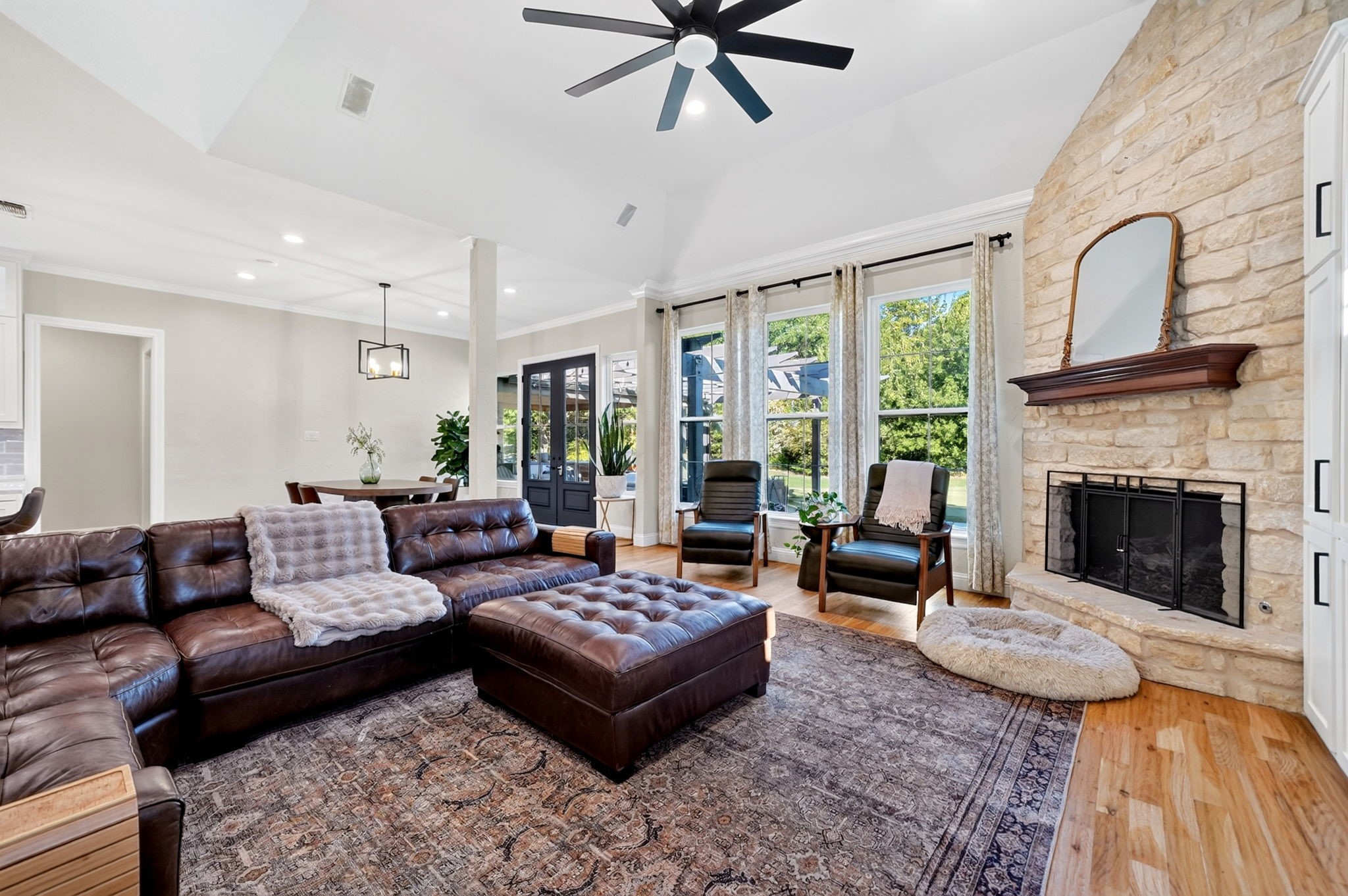 813 Windlake Circle