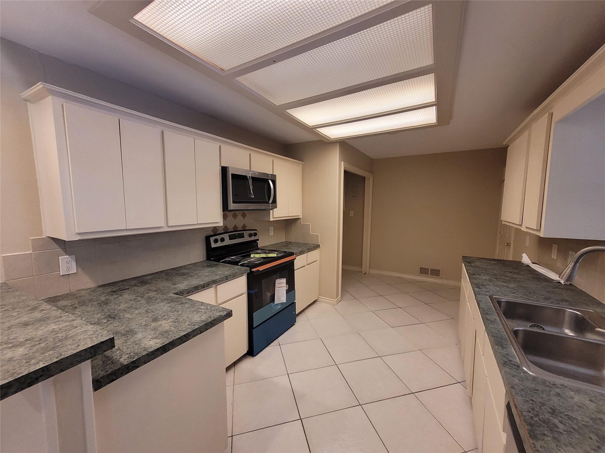 303 & 305 Shoreview Drive