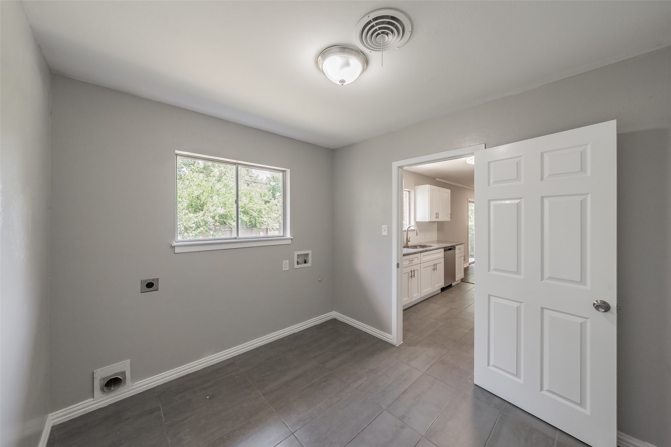 6721 Cylinda Sue Circle