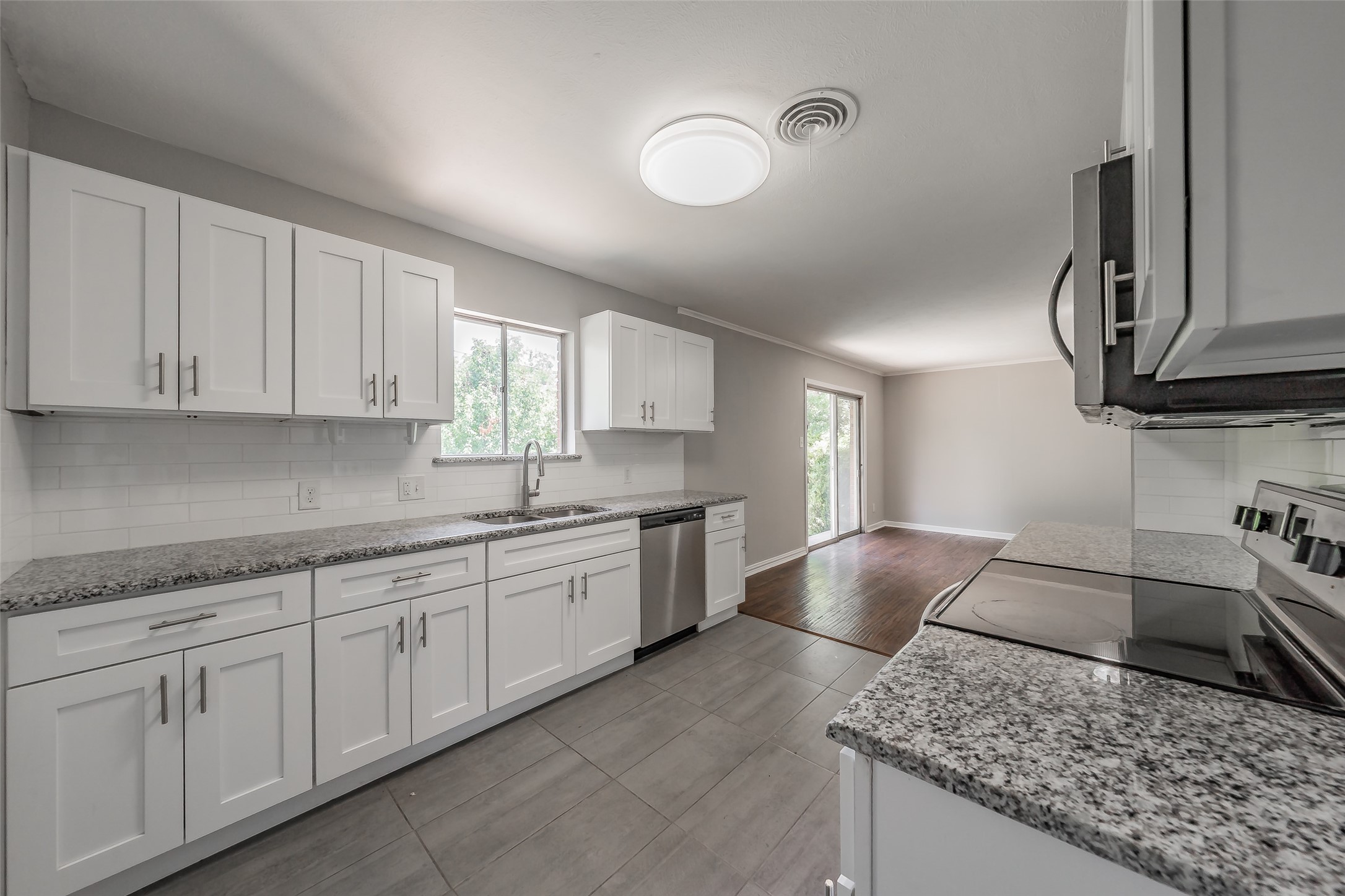 6721 Cylinda Sue Circle