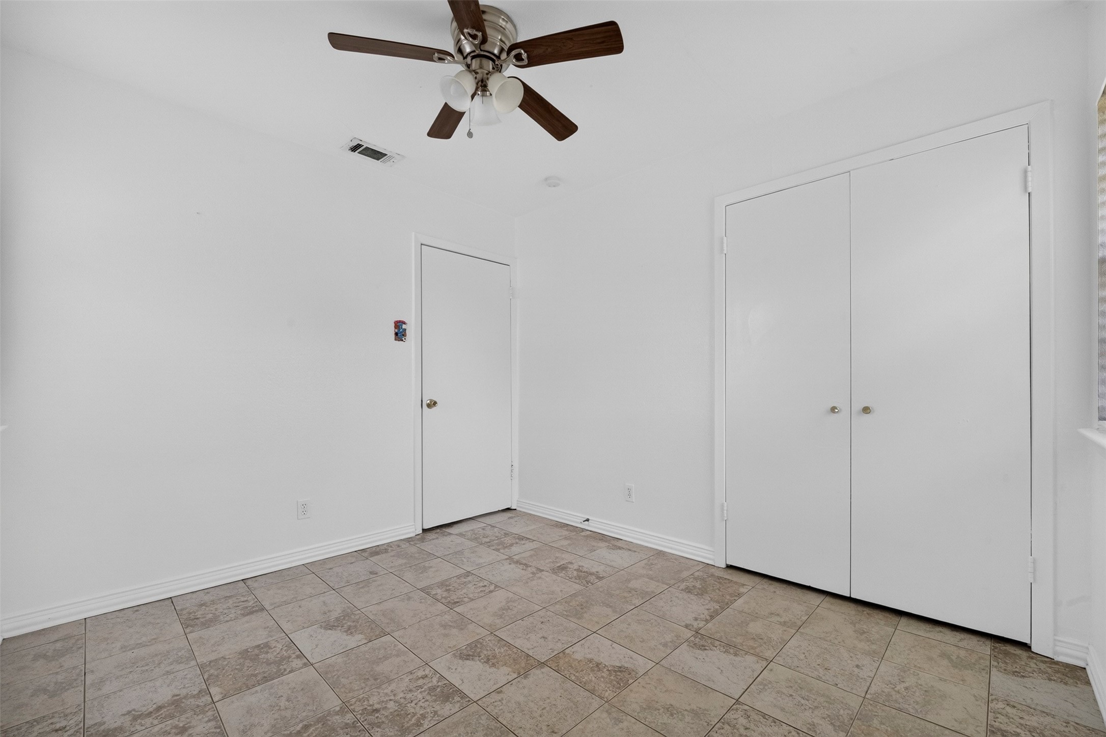 909 Rosewood Hills Drive