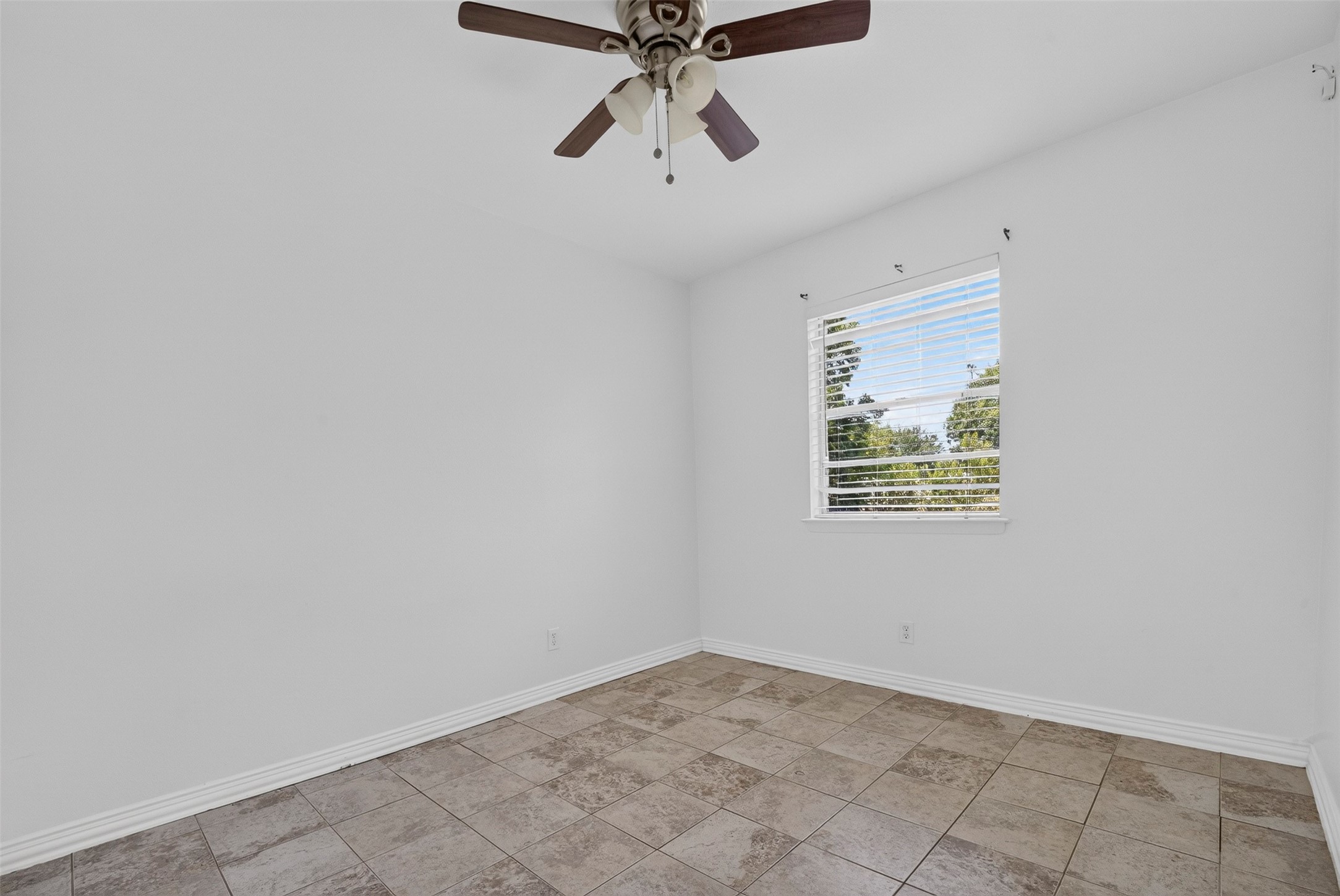 909 Rosewood Hills Drive