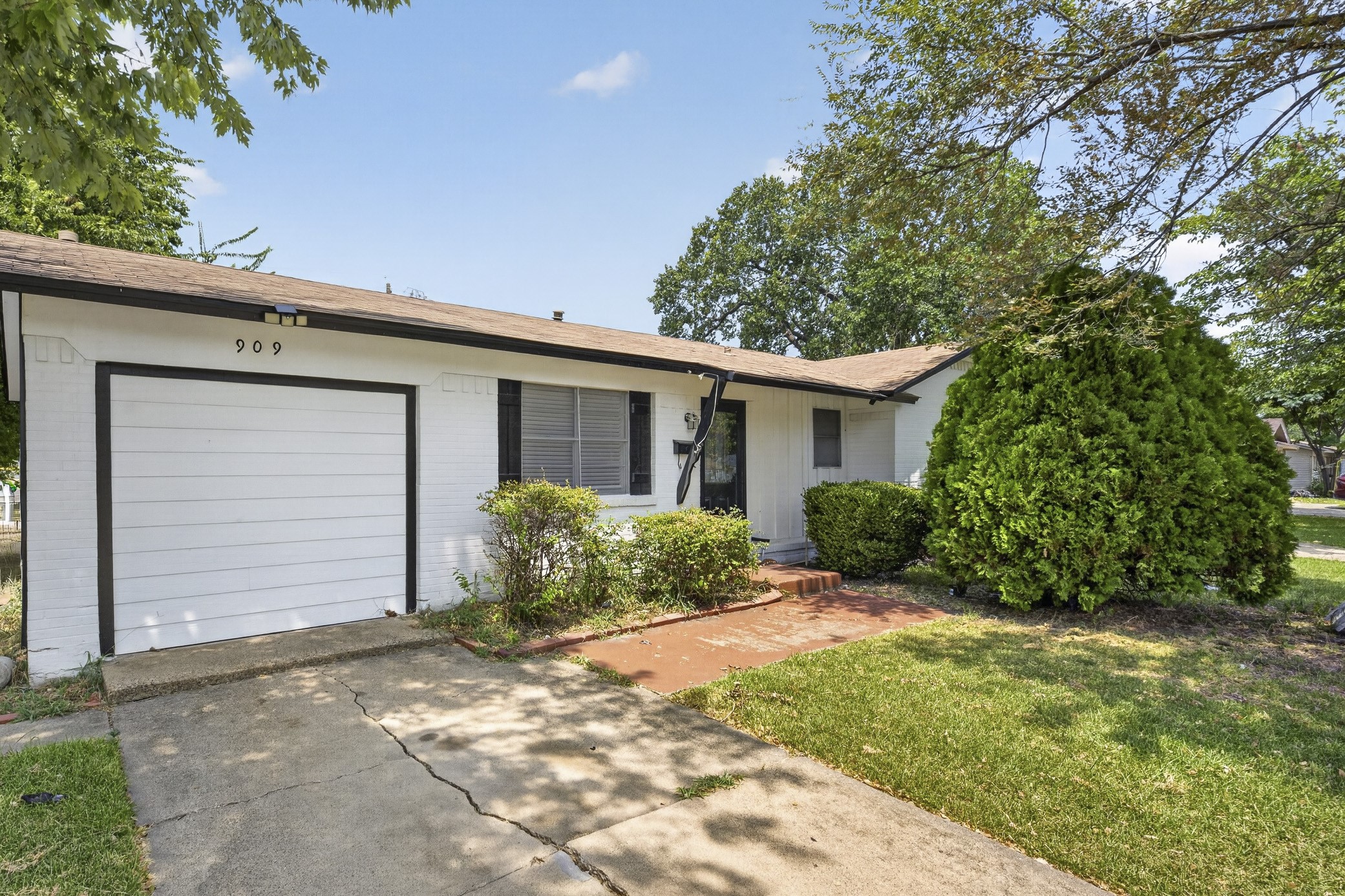 909 Rosewood Hills Drive