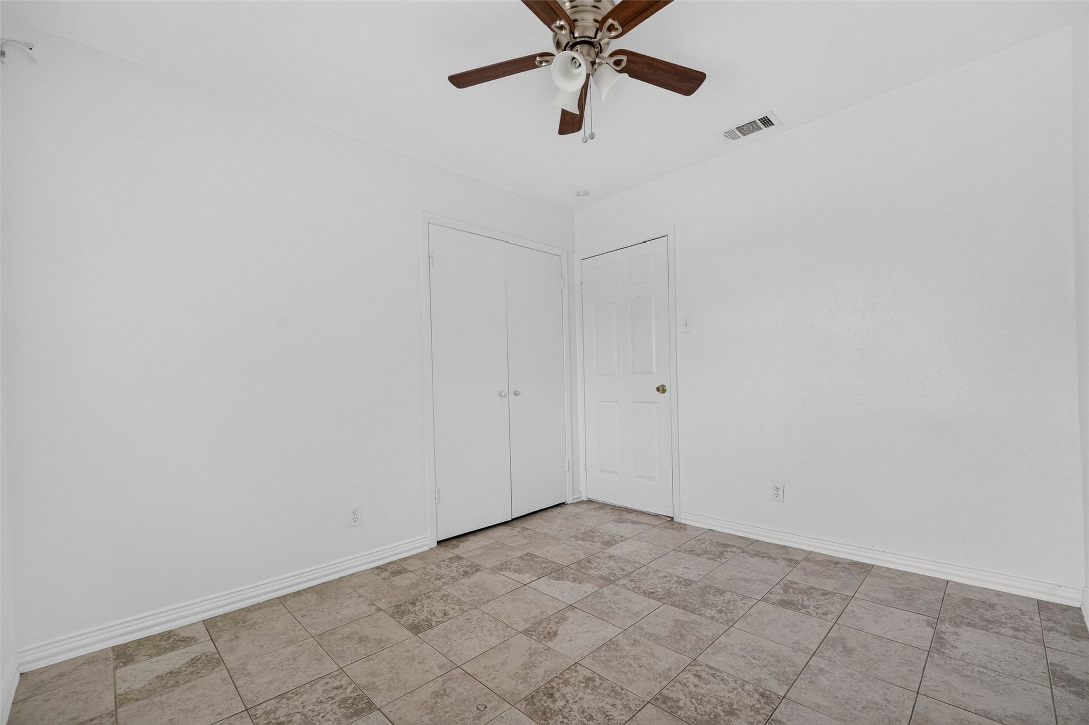 909 Rosewood Hills Drive