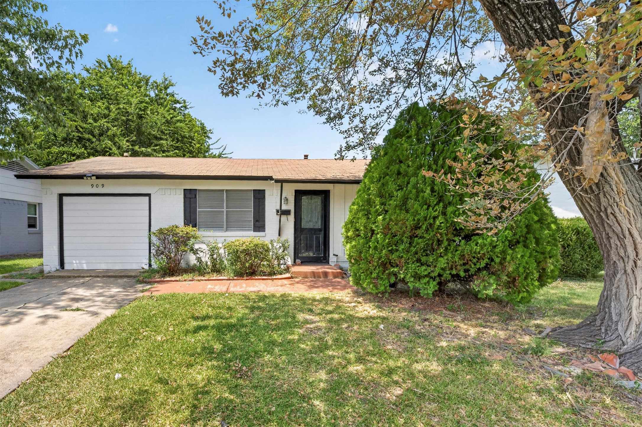 909 Rosewood Hills Drive