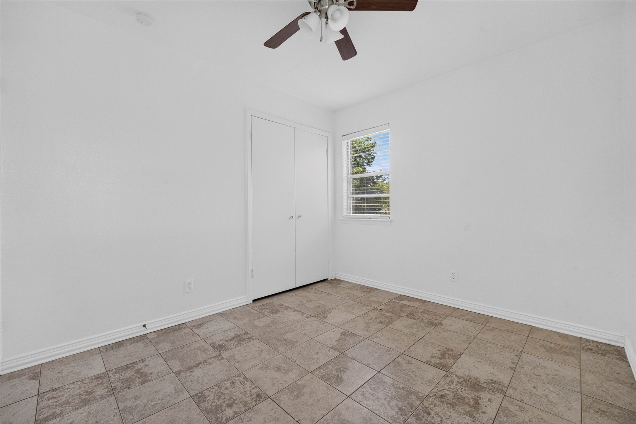 909 Rosewood Hills Drive