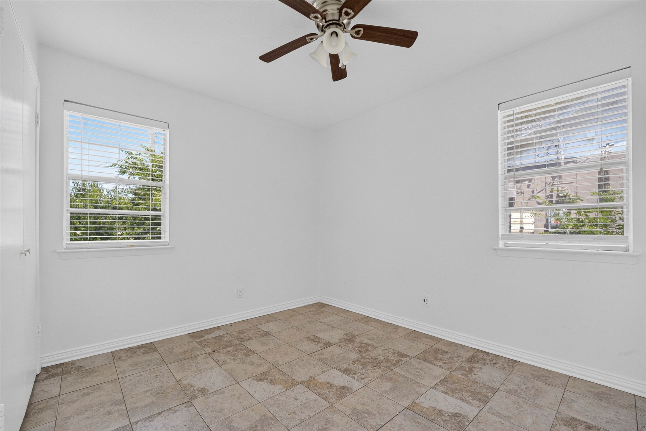 909 Rosewood Hills Drive