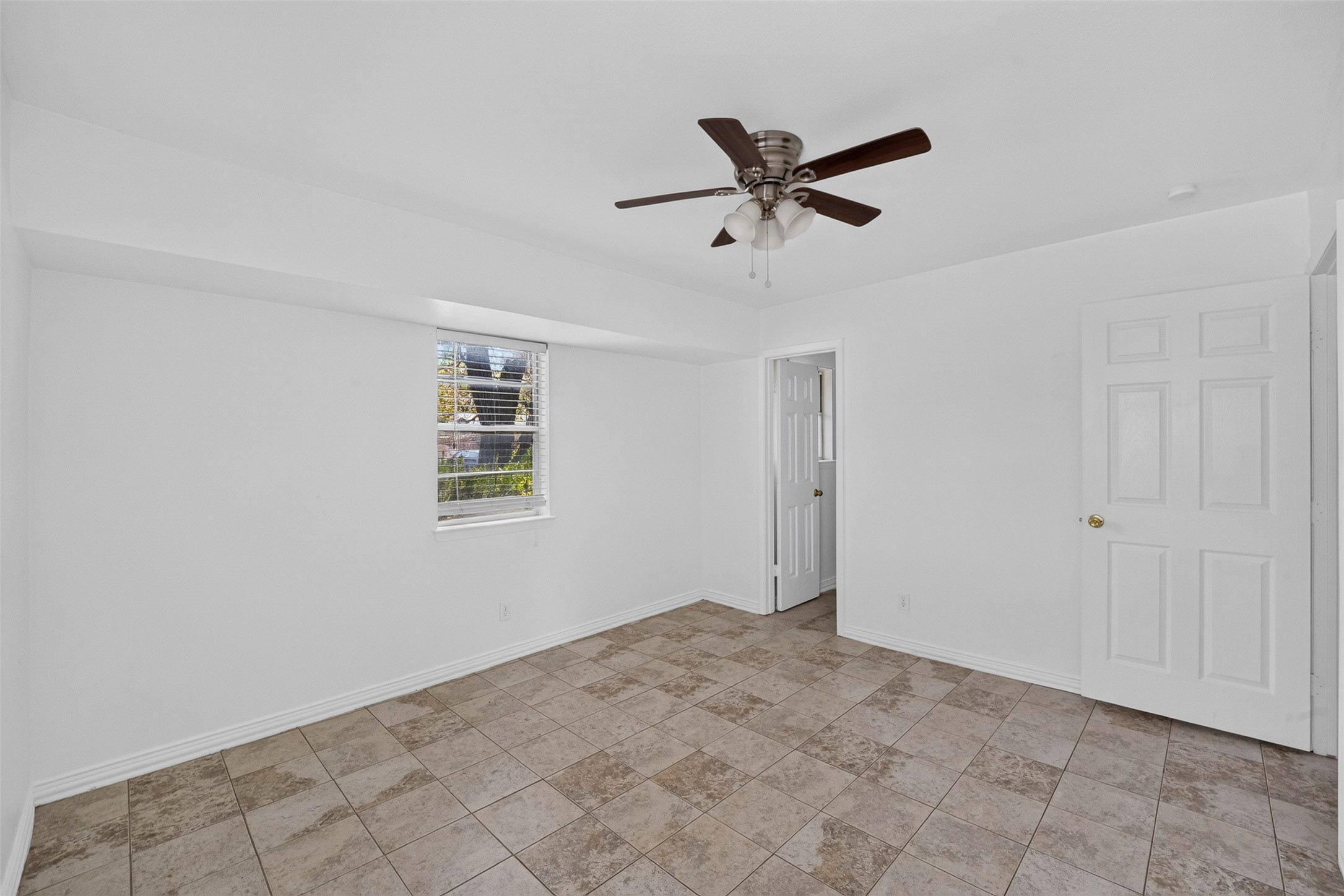909 Rosewood Hills Drive