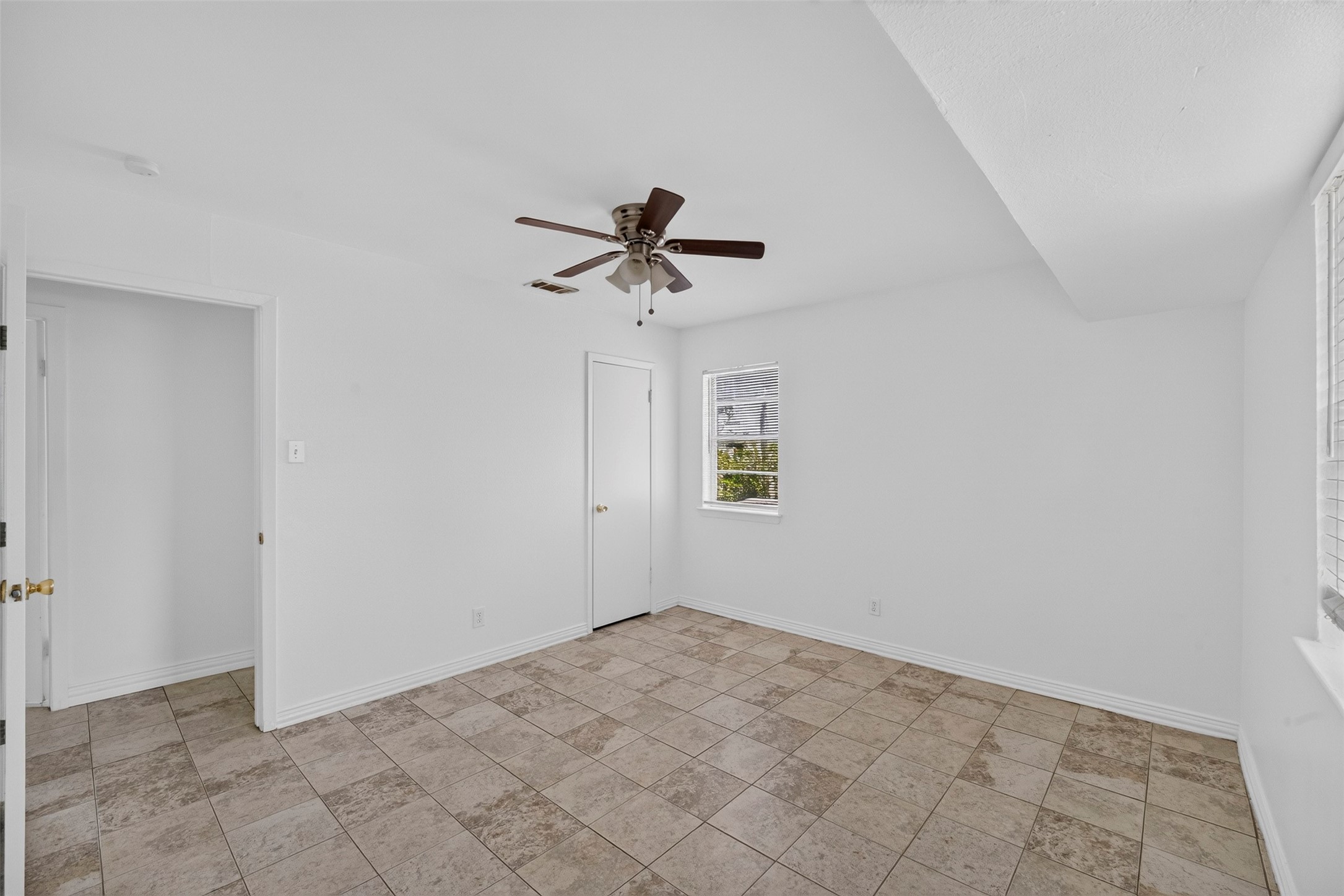 909 Rosewood Hills Drive