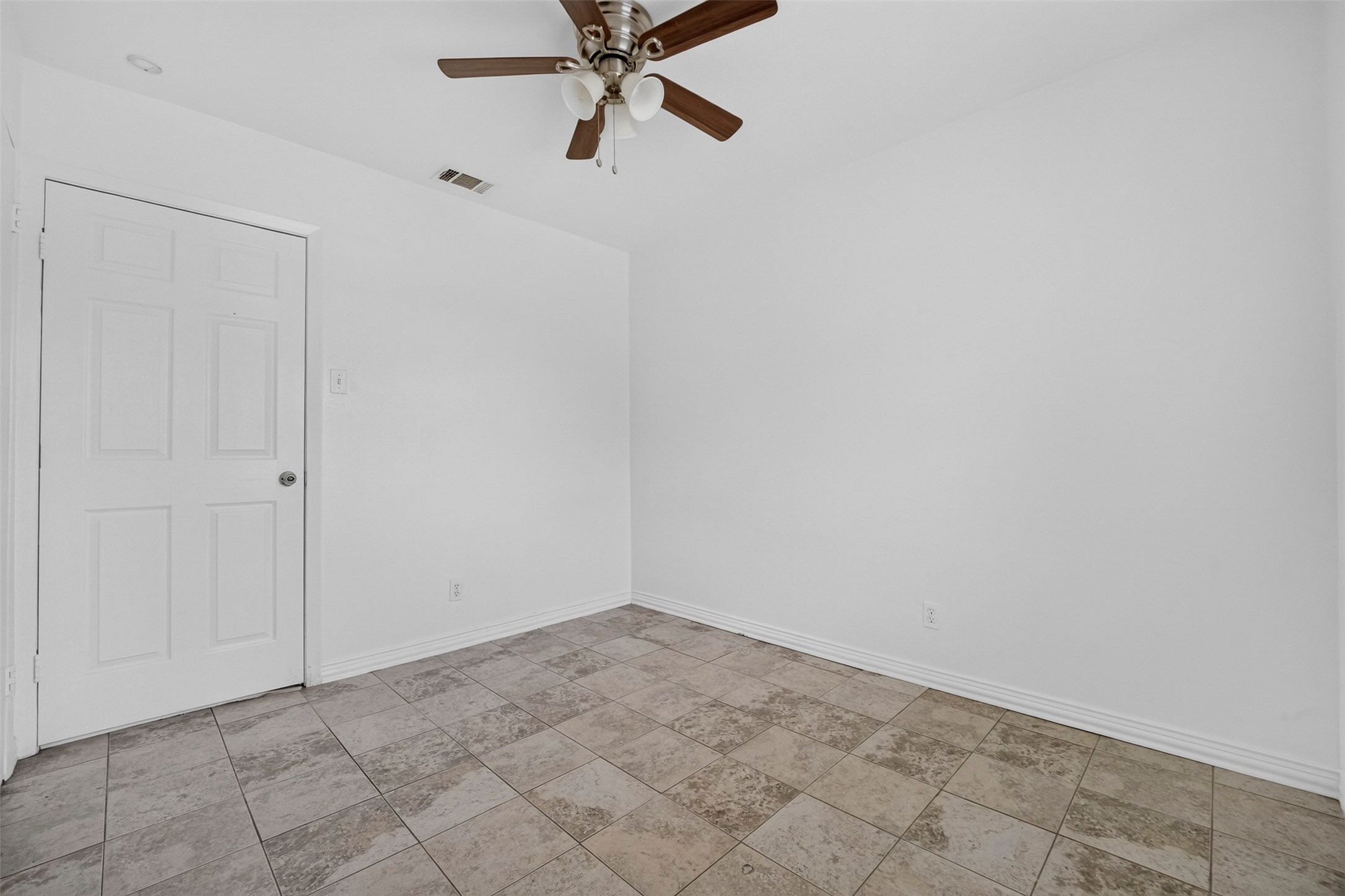 909 Rosewood Hills Drive