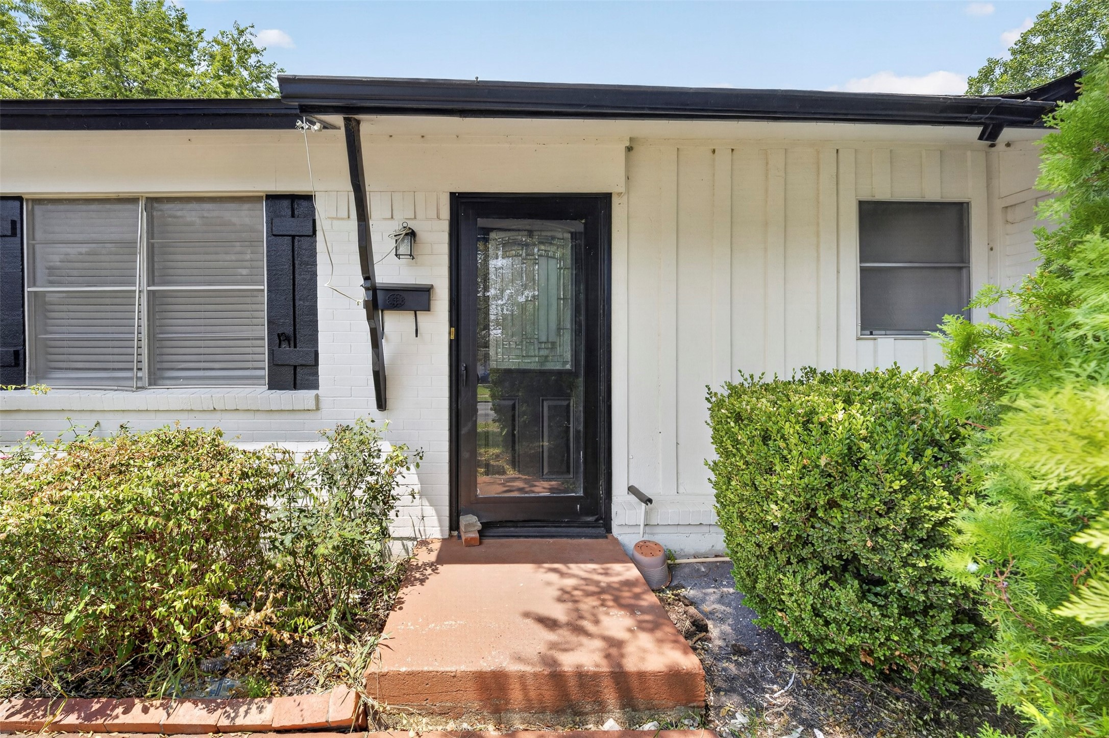 909 Rosewood Hills Drive