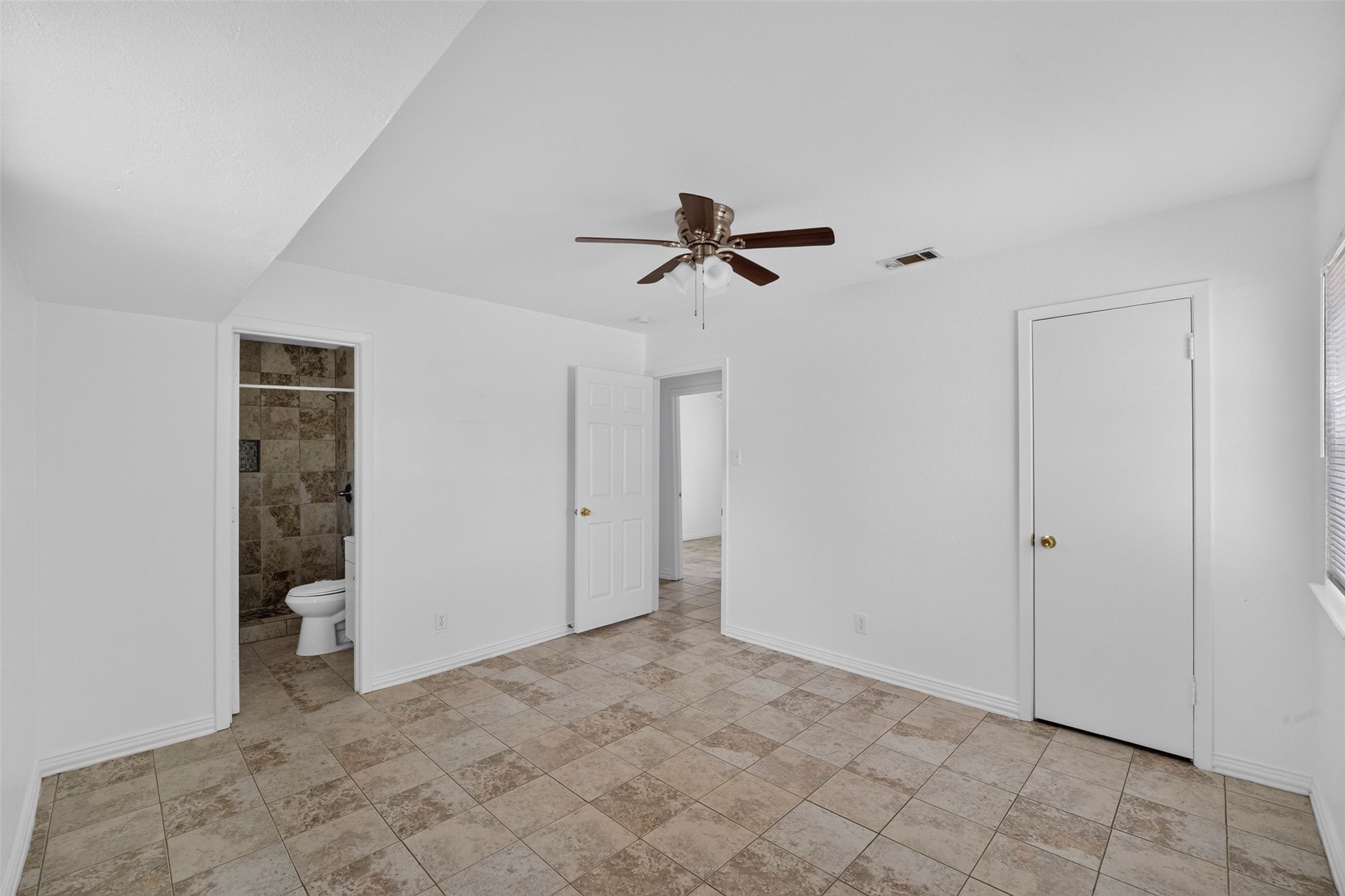 909 Rosewood Hills Drive