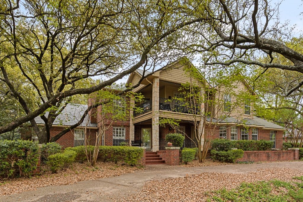 2 Eastshore Road