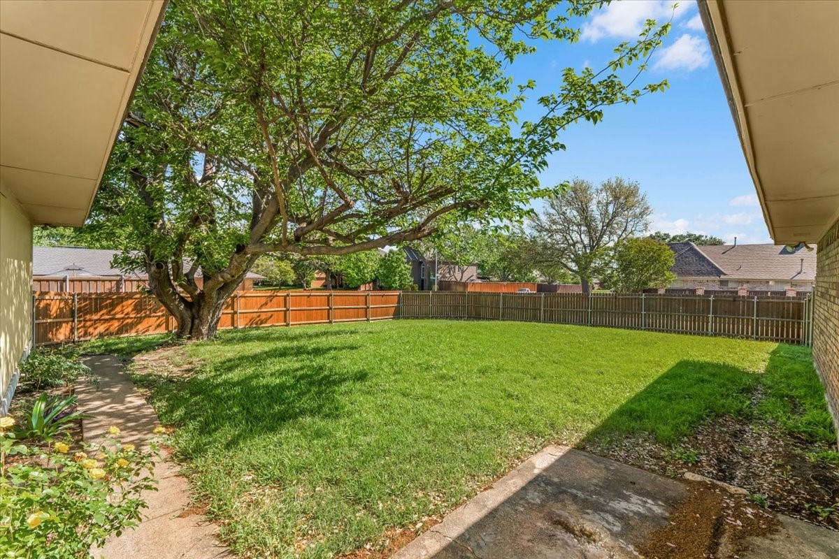 2301 Claridge Circle