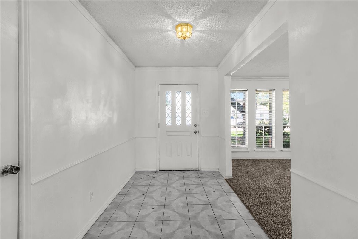 2301 Claridge Circle