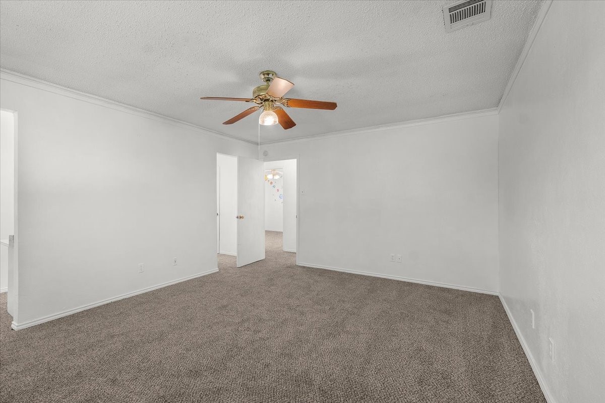 2301 Claridge Circle