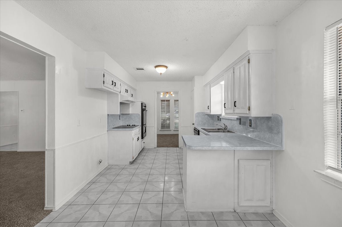 2301 Claridge Circle
