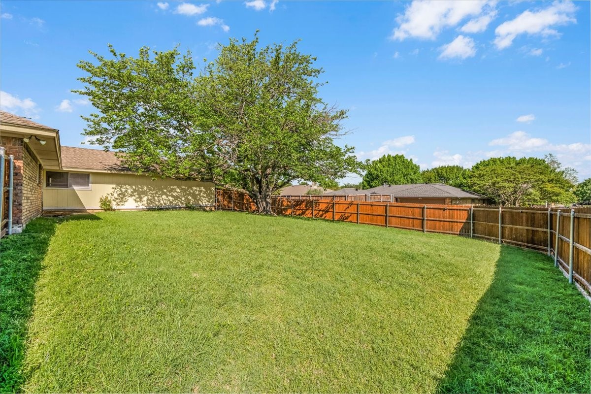 2301 Claridge Circle