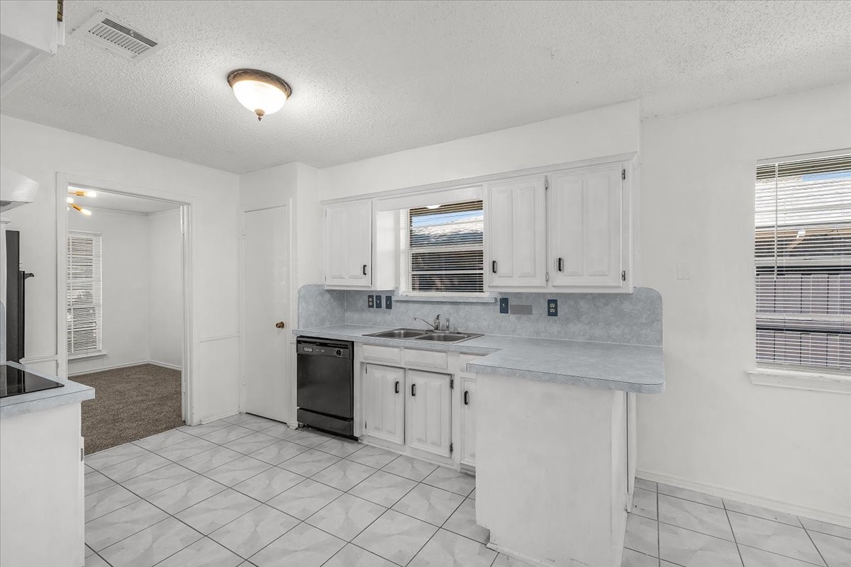 2301 Claridge Circle