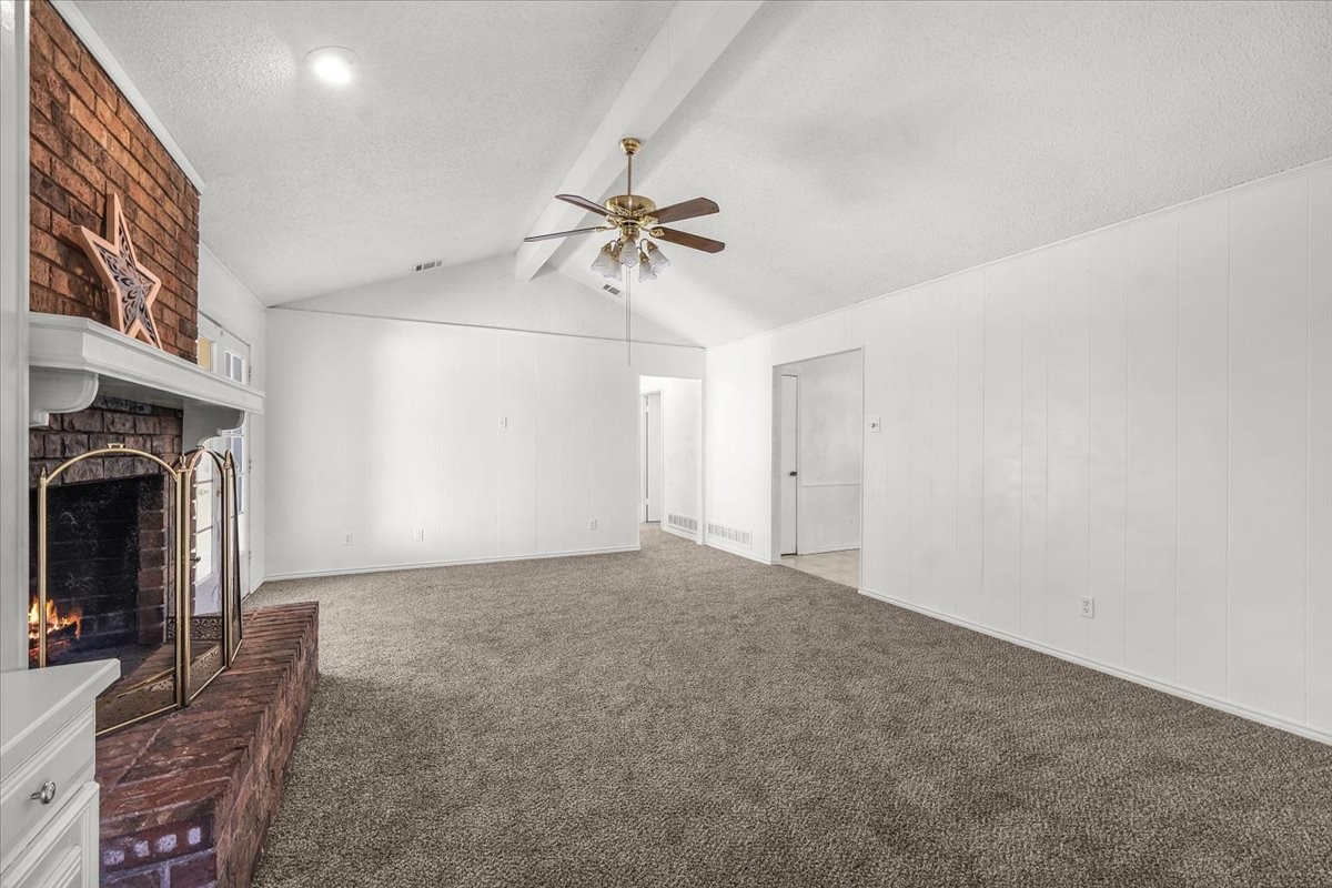 2301 Claridge Circle