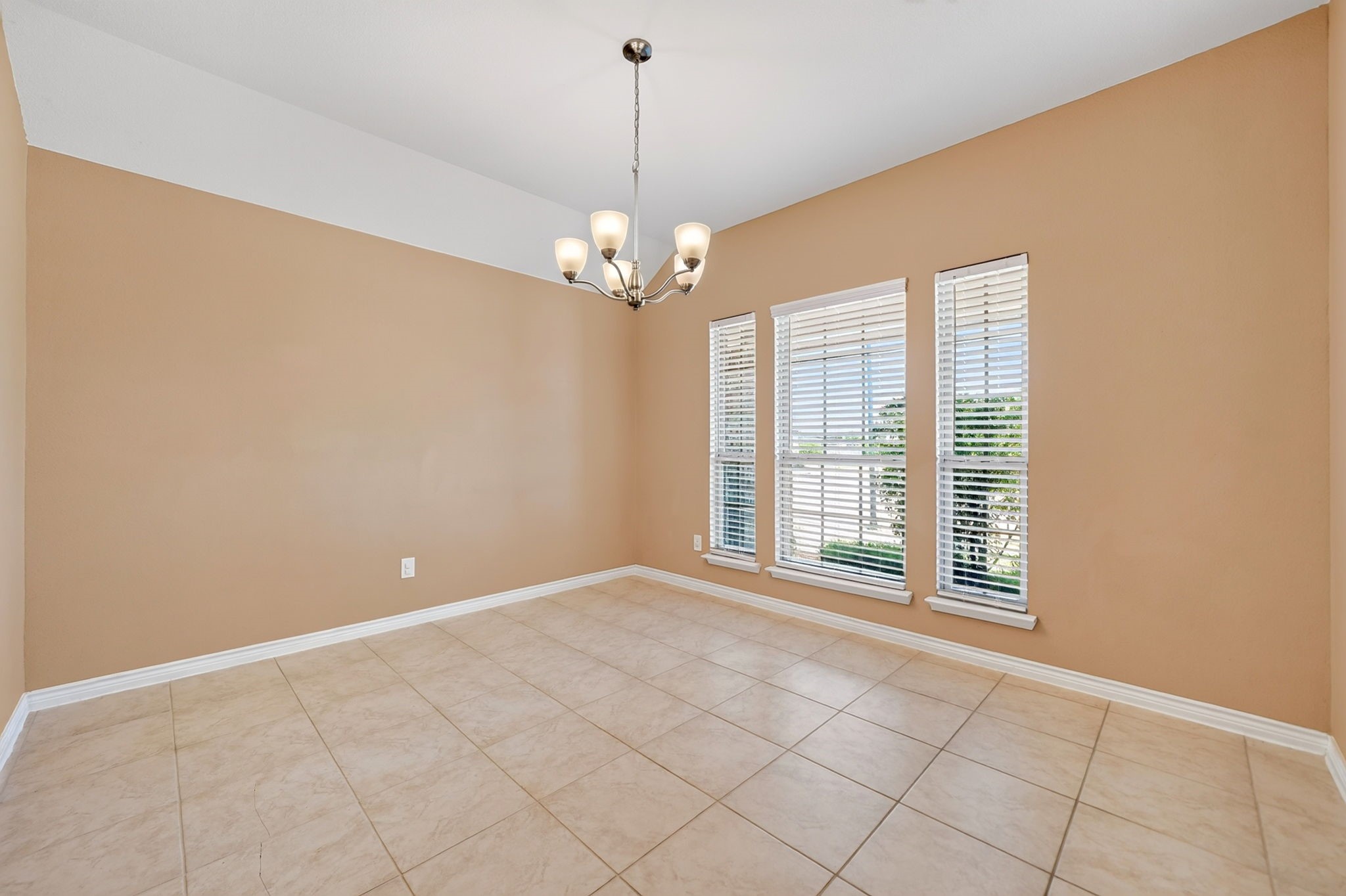 5825 Melville Lane