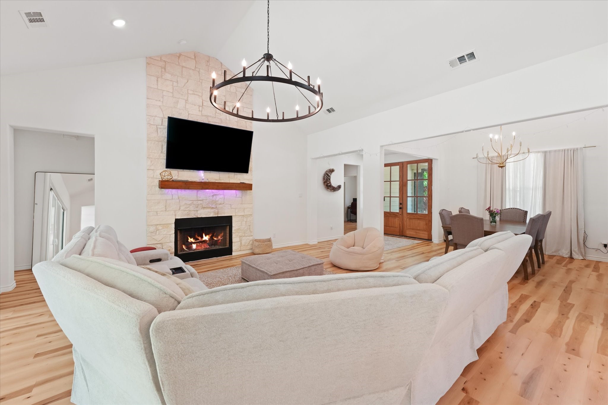 9738 Mackenzie Brook