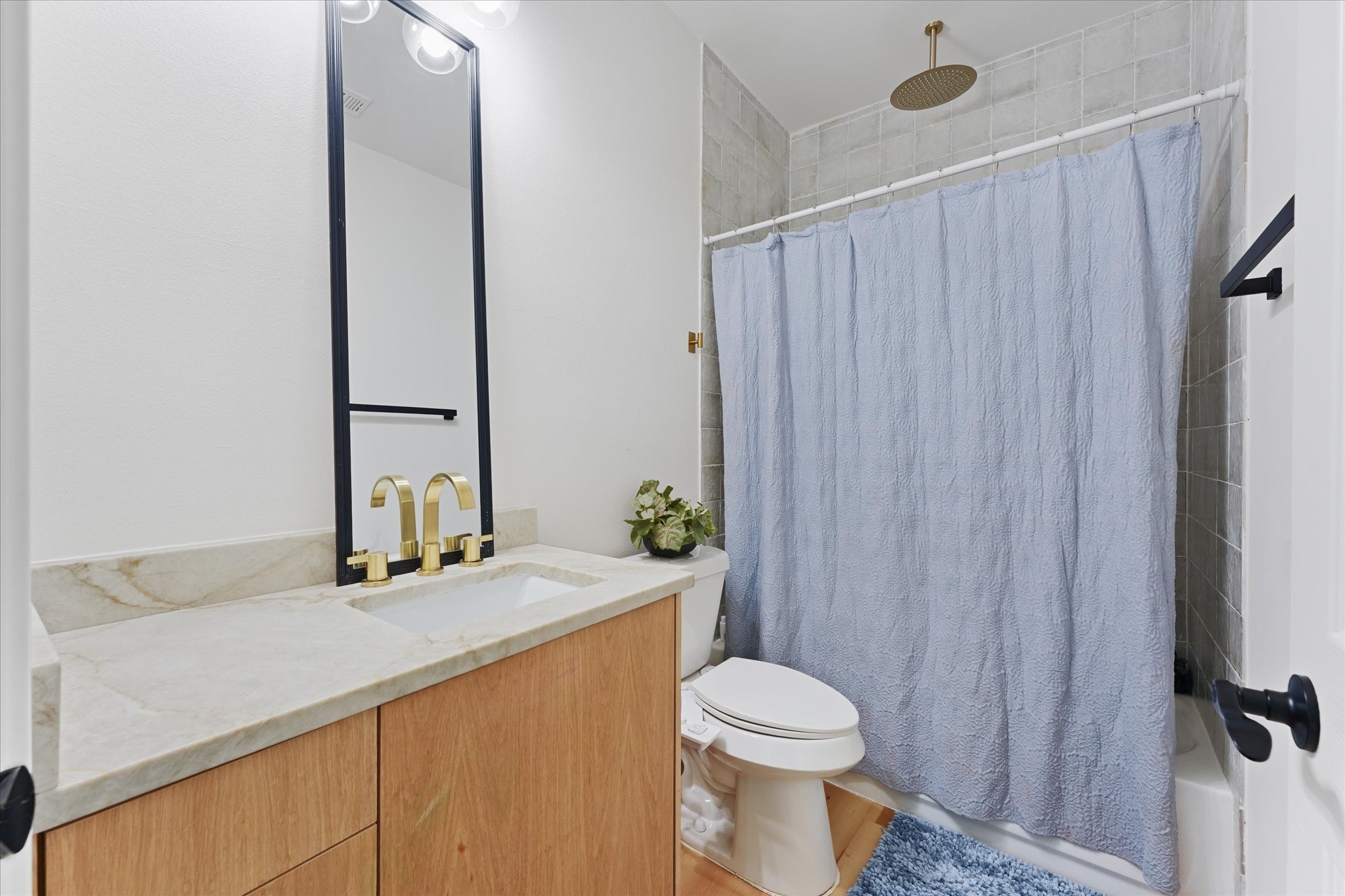 9738 Mackenzie Brook