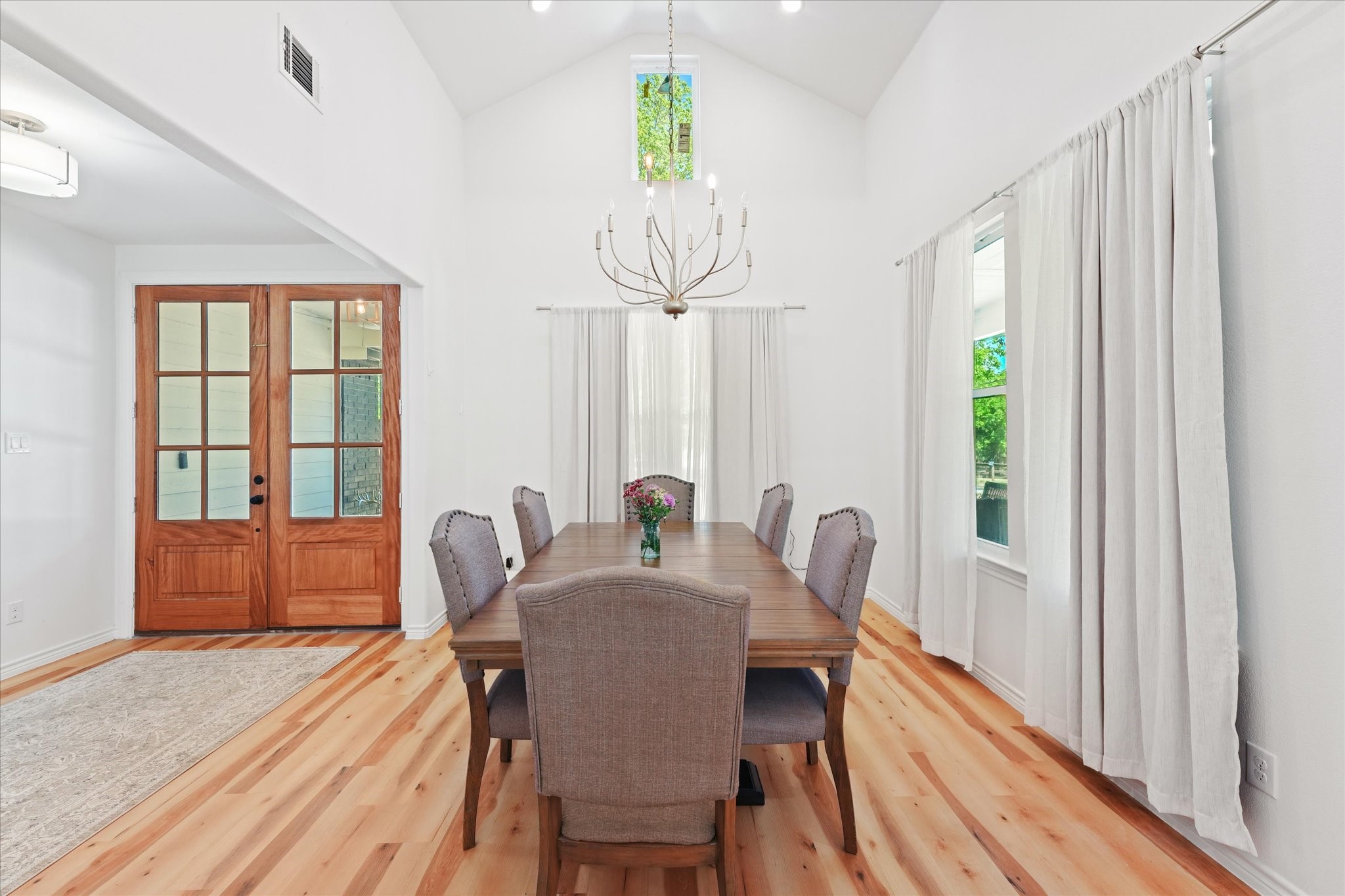 9738 Mackenzie Brook