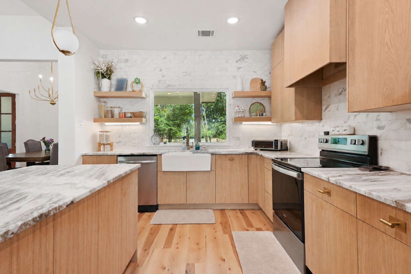 9738 Mackenzie Brook