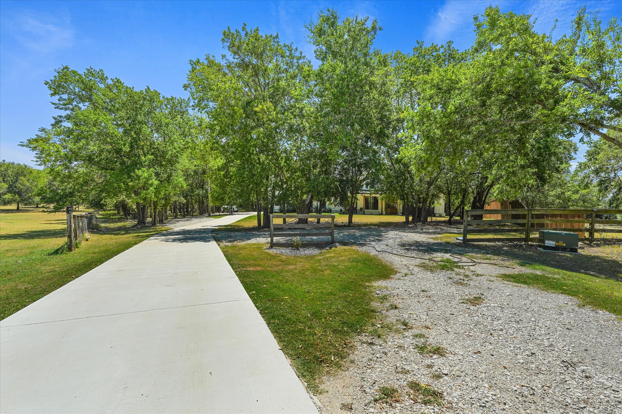 9738 Mackenzie Brook