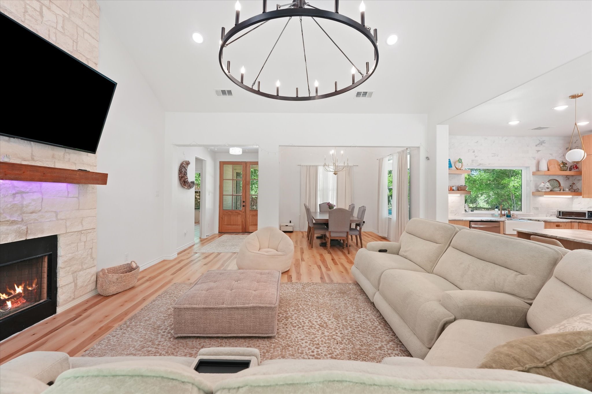 9738 Mackenzie Brook