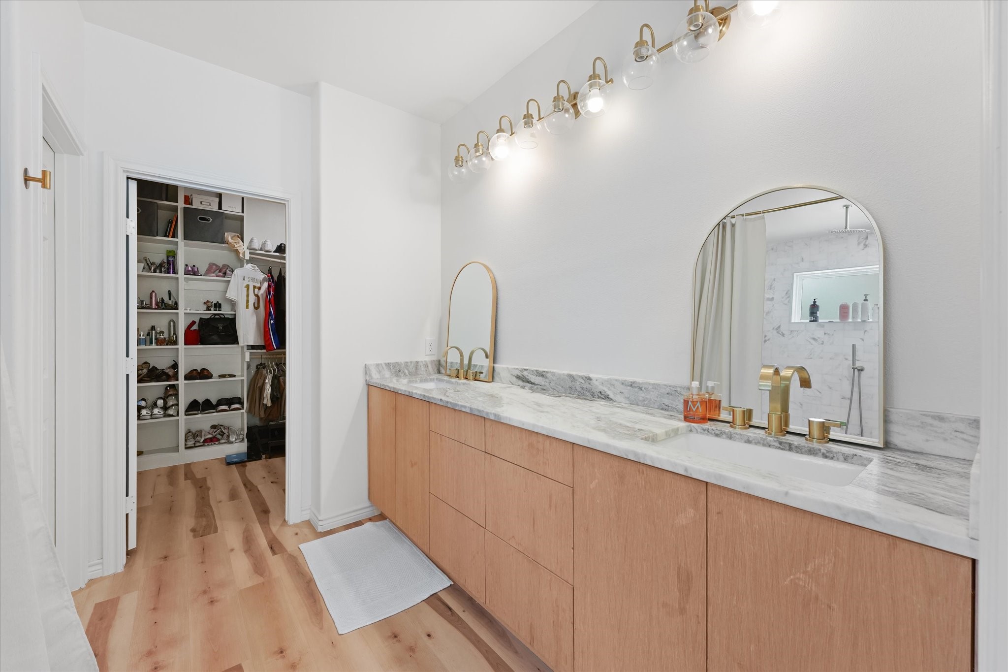 9738 Mackenzie Brook