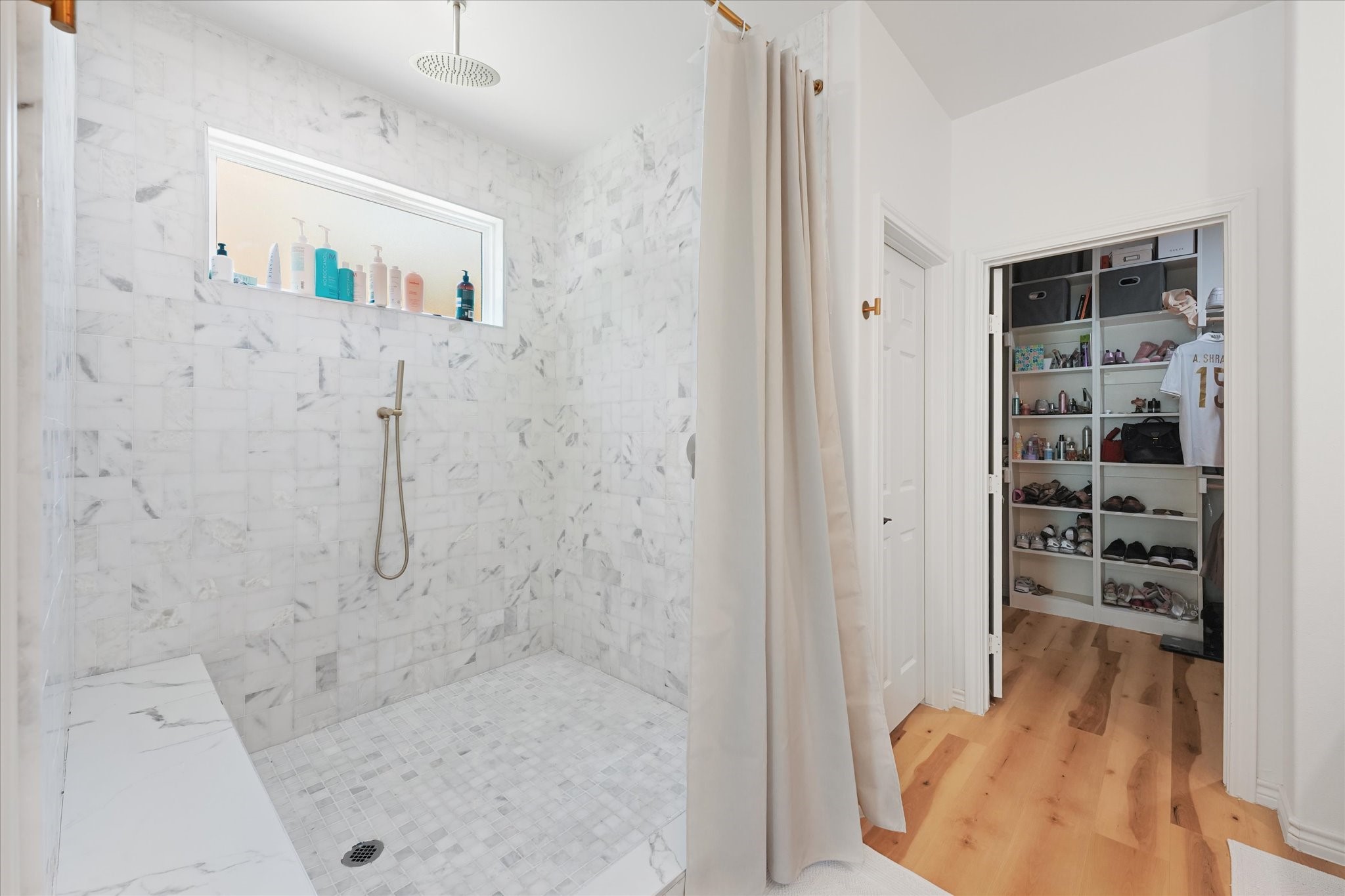 9738 Mackenzie Brook