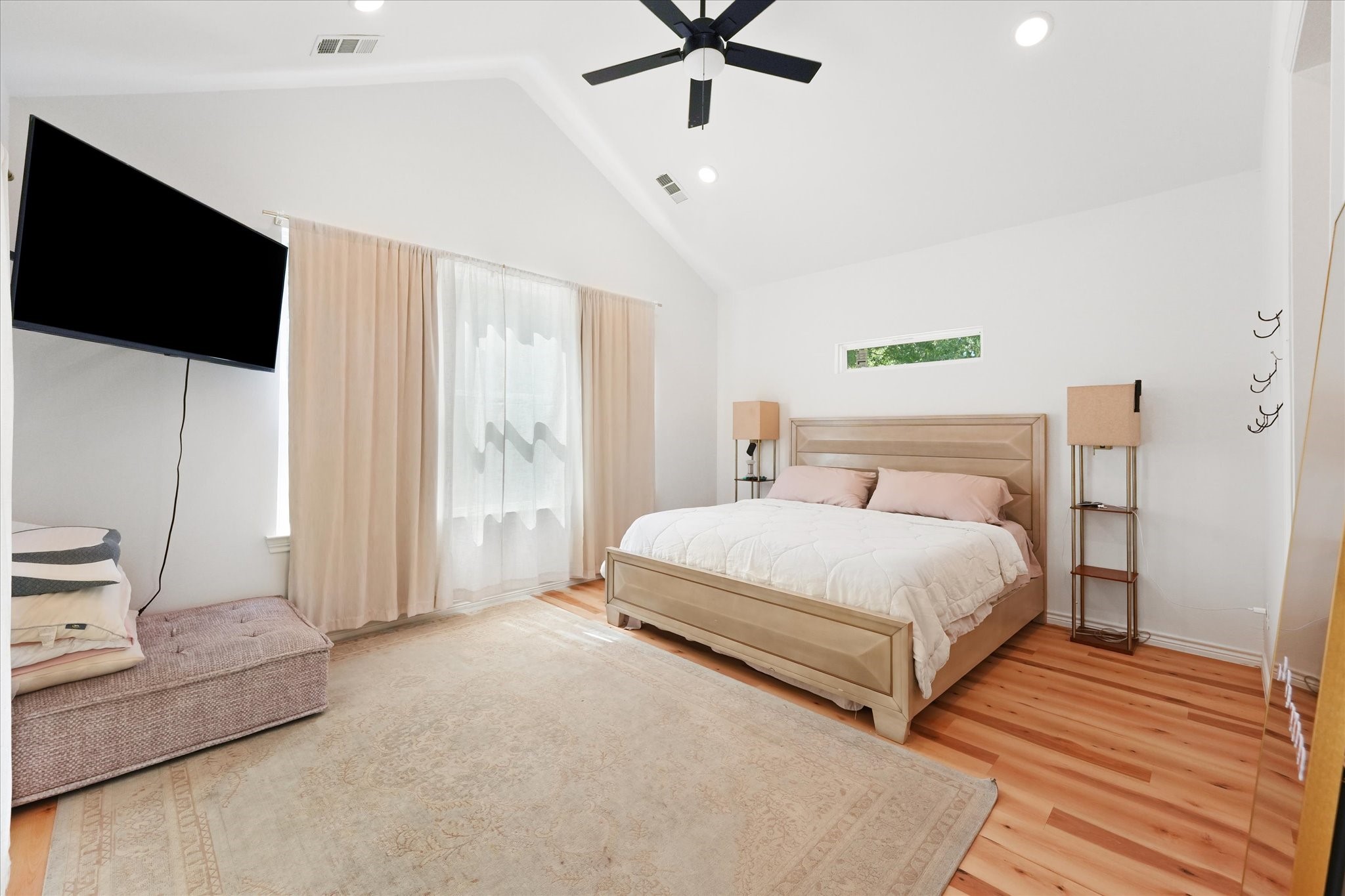 9738 Mackenzie Brook