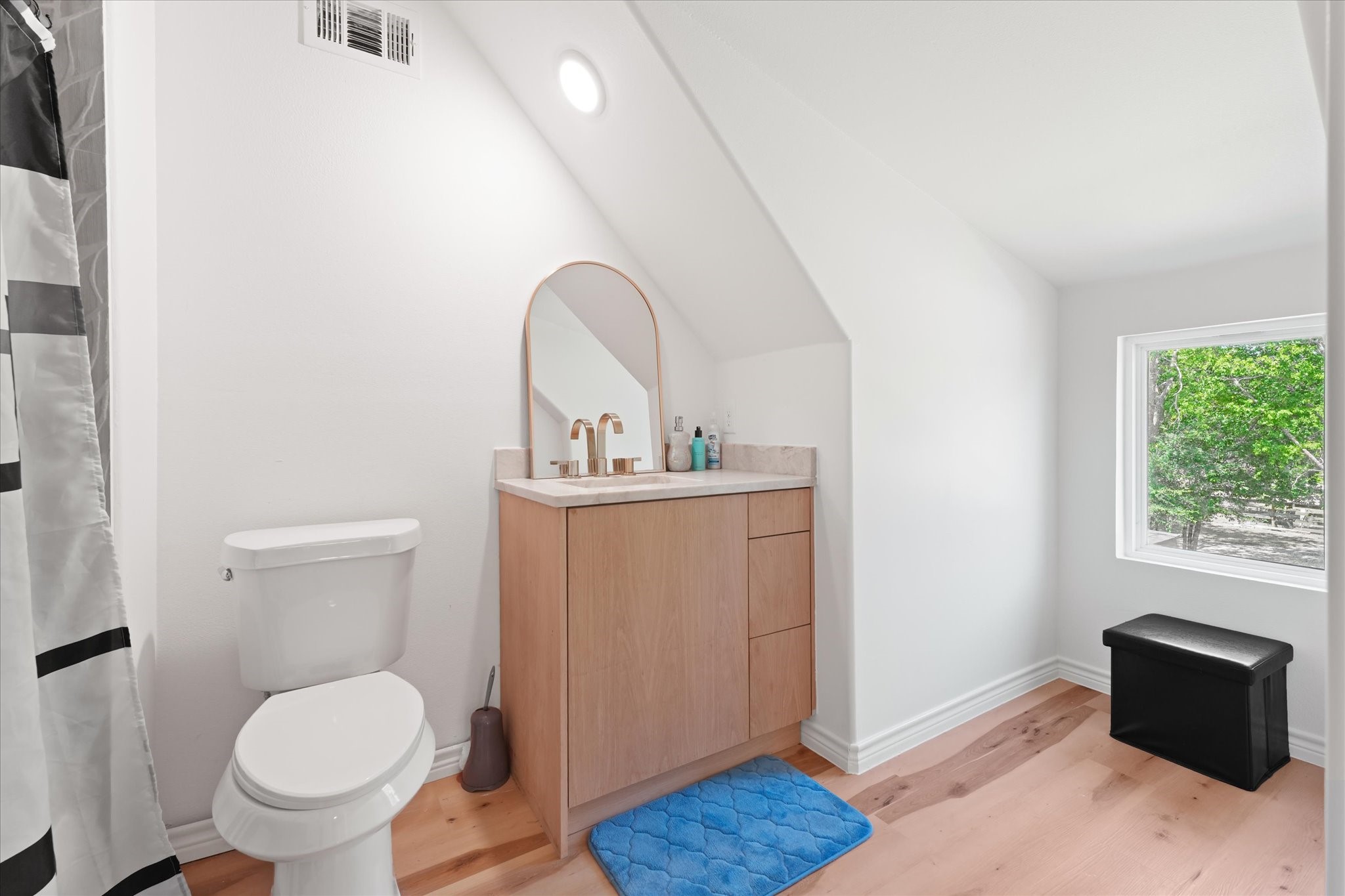 9738 Mackenzie Brook