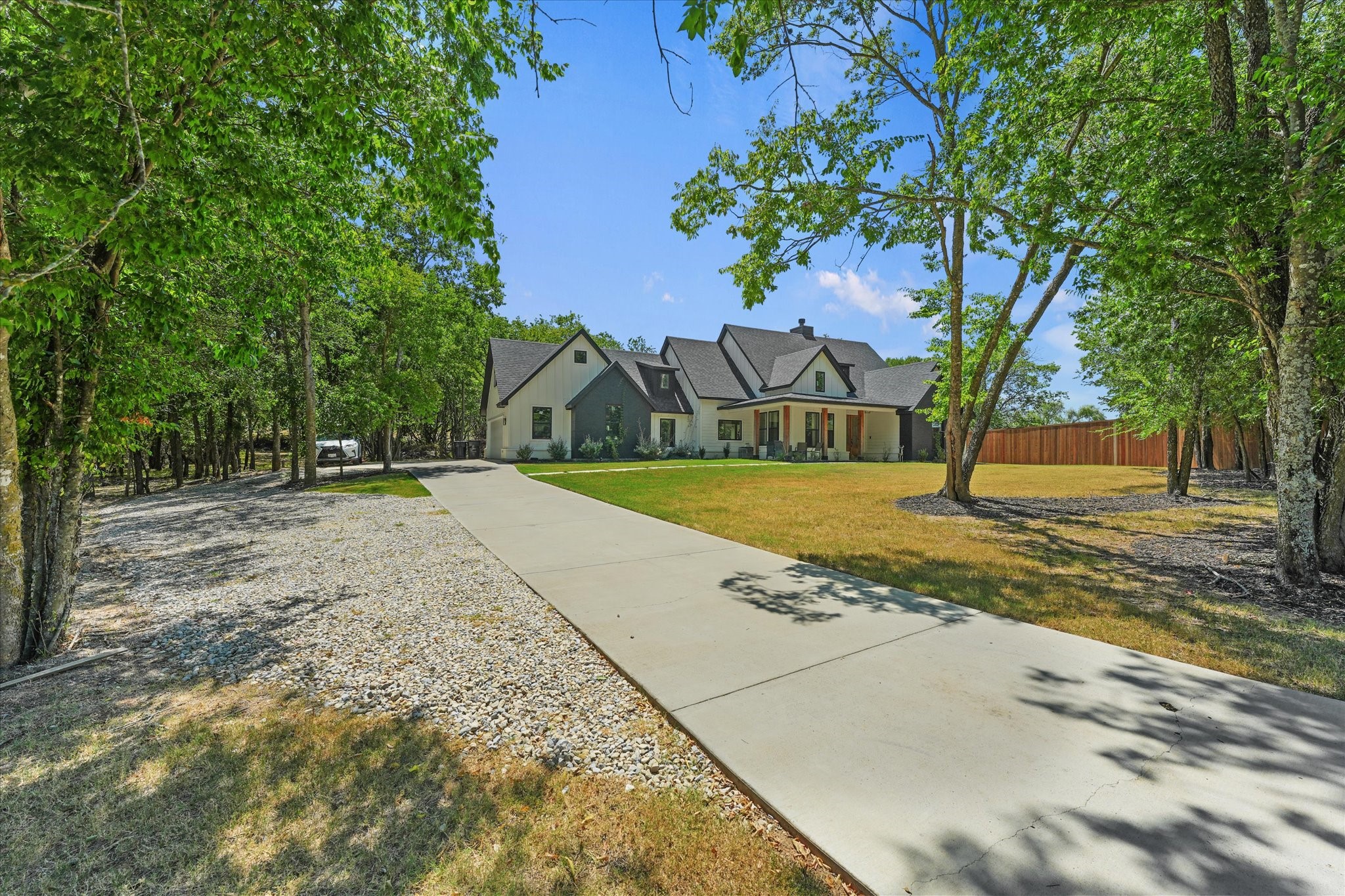 9738 Mackenzie Brook