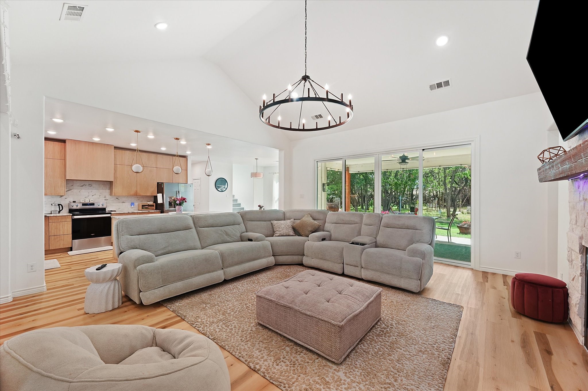9738 Mackenzie Brook
