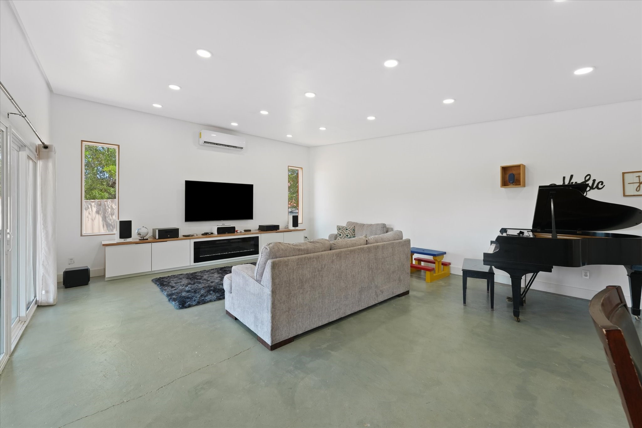 9732 Mackenzie Brook