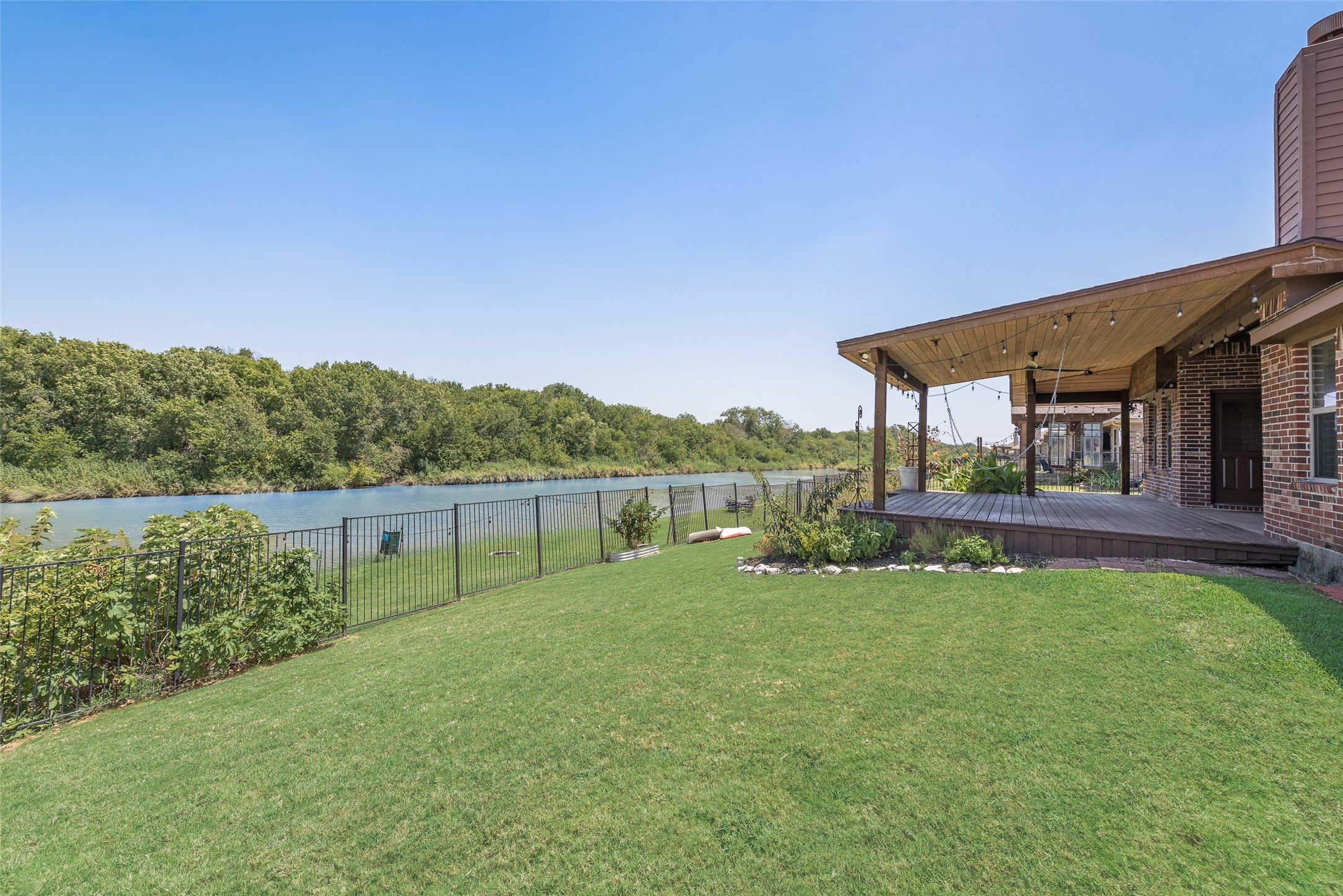 1812 Fair Oaks Lane